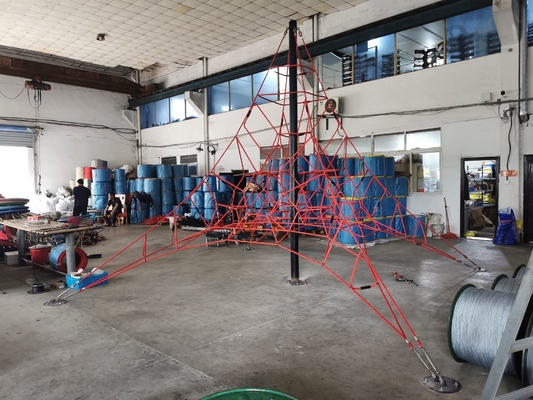 Rede líquida de escalada da aranha da pirâmide do campo de jogos para a escalada das crianças