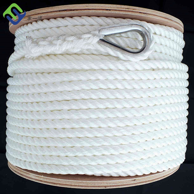 A doca de nylon da corda da âncora da costa do barco 3 alinha torcido amarrando a corda