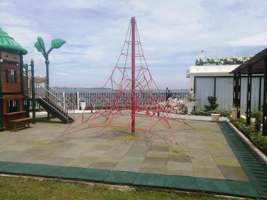 Campo de jogos exterior que escala resistente UV da corda líquida da pirâmide de 4mx4m para crianças